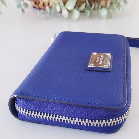 Michael Kors Essential Zip Wallet O/S - Picture 6 of 15